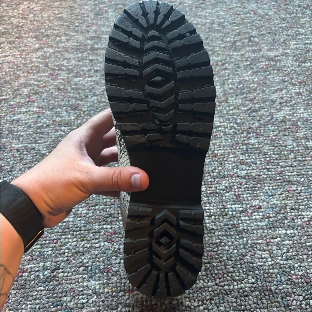 Size 8.5 Qupid Snake Skin Chelsea Boot - Picture 5 of 6